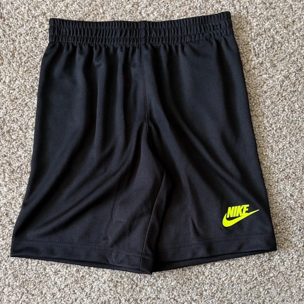 NWT Nike Grey Tee with Black Shorts and Neon Accents - Picture 4 of 5